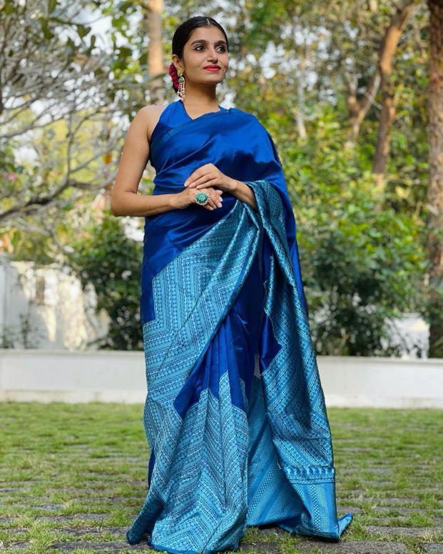 Exquisite Blue Soft Silk Saree With Winsome Blouse Piece