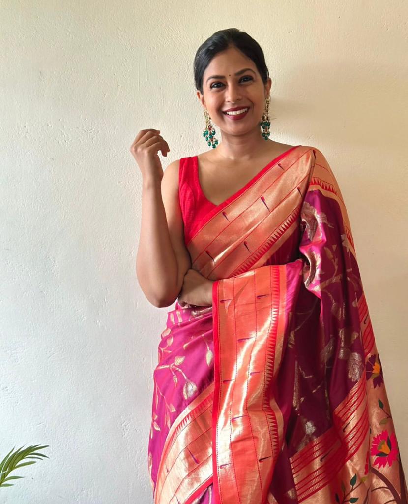 Luxuriant Dark Pink Paithani Silk Saree With Winsome Blouse Piece