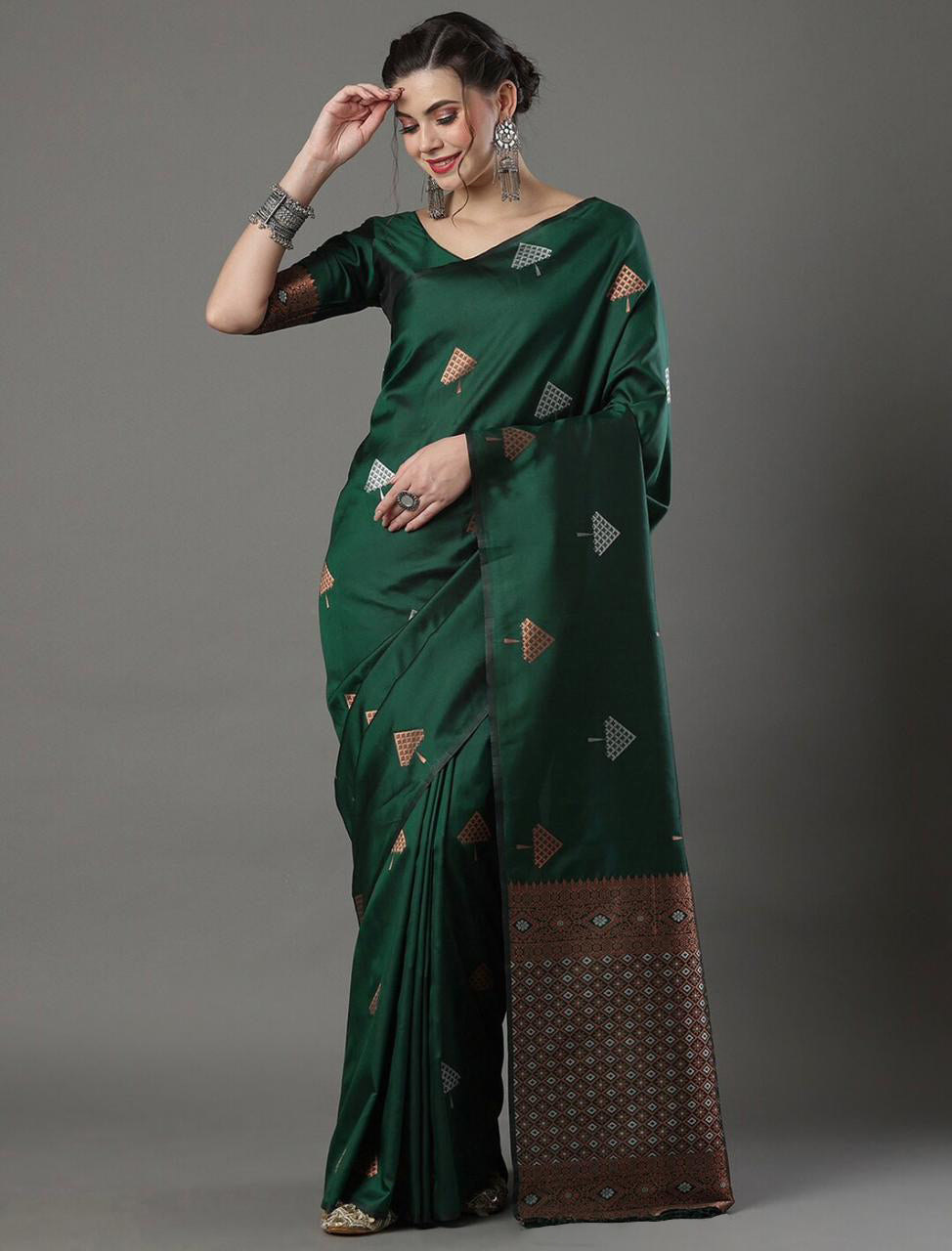 Quixotic Green Soft Silk Saree With Beguiling Blouse Piece