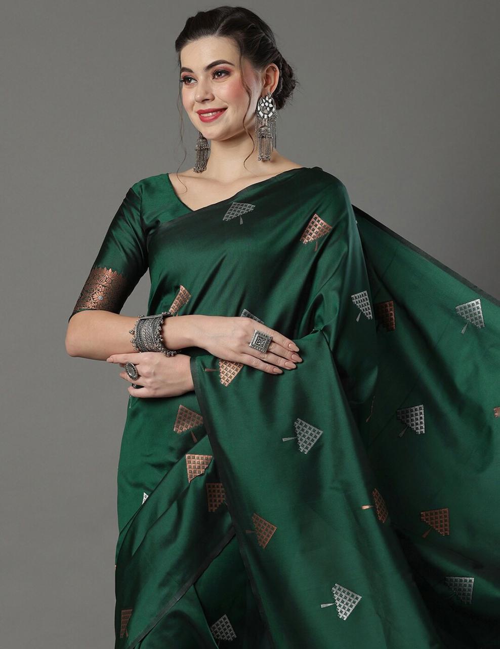 Quixotic Green Soft Silk Saree With Beguiling Blouse Piece