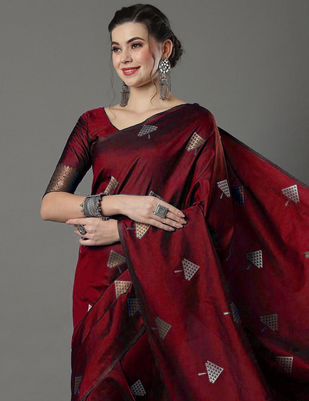 Aplomb Maroon Soft Silk Saree With Inimitable Blouse Piece