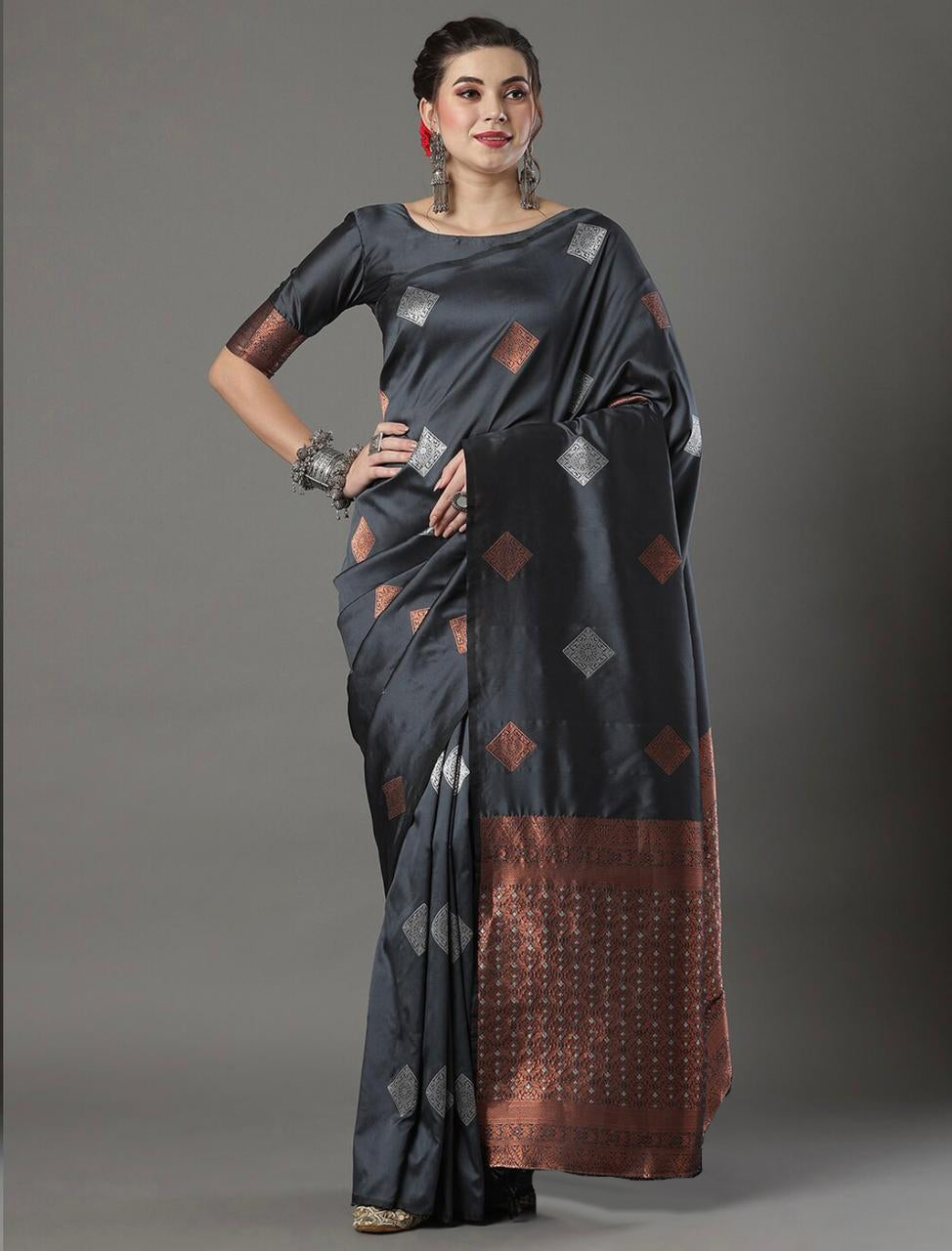 Alluring Grey Soft Silk Saree With Ravishing Blouse Piece