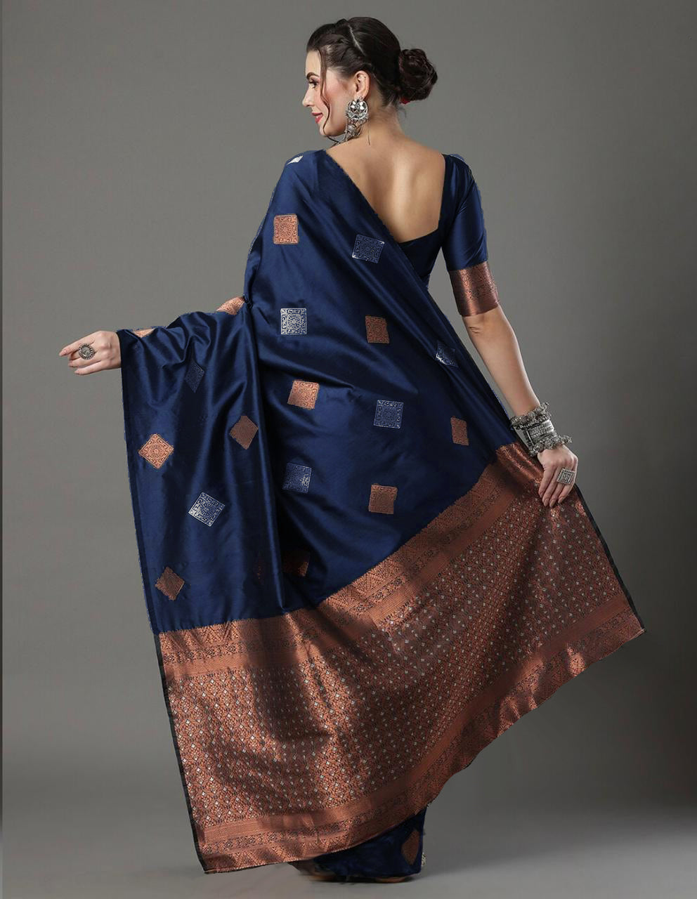 Enchanting Navy Blue Soft Silk Saree With Beguiling Blouse Piece