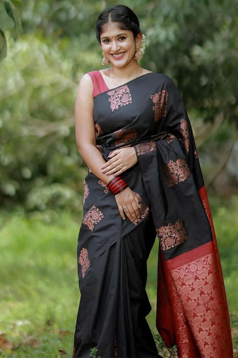 Ineffable Black Soft Silk Saree With Exquisite Blouse Piece