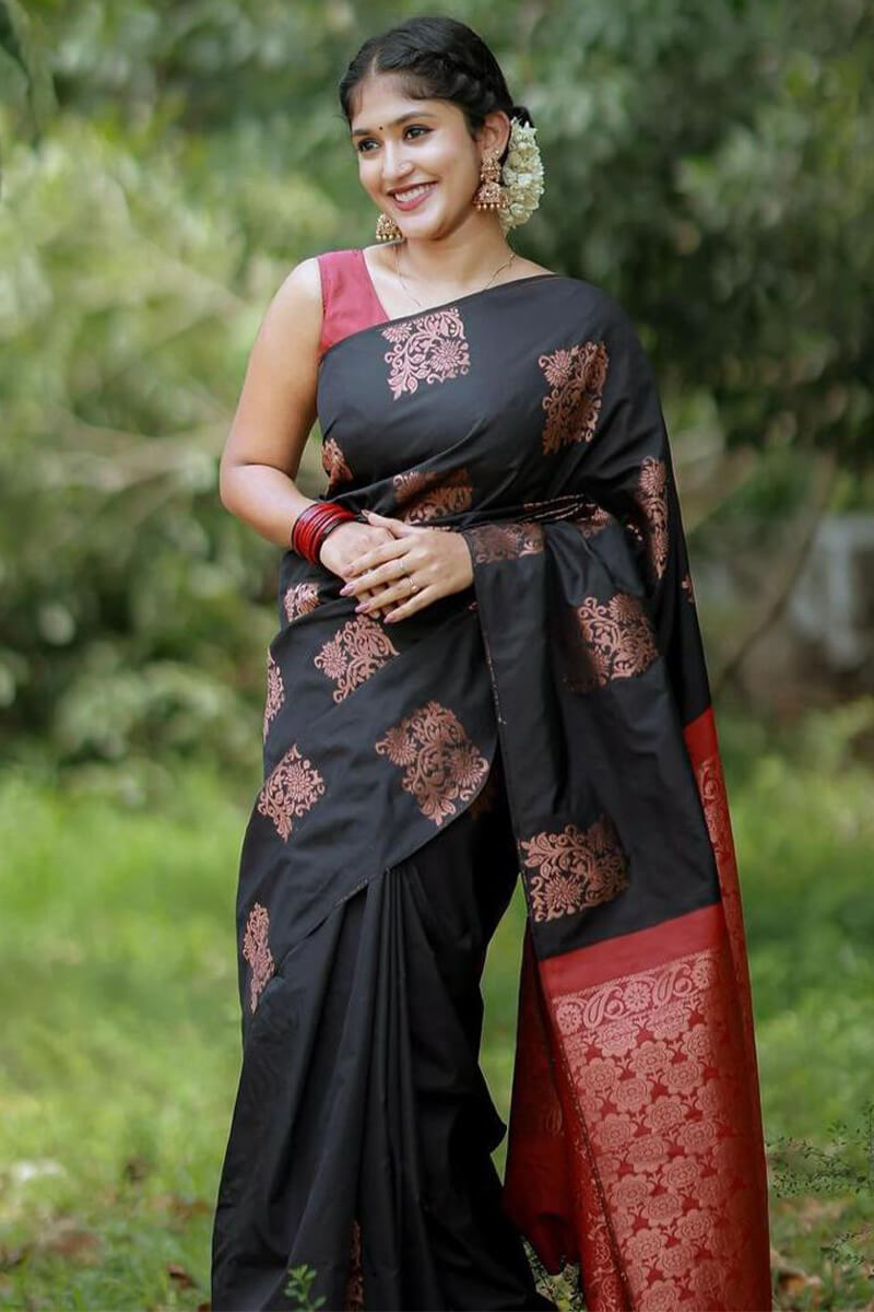 Ineffable Black Soft Silk Saree With Exquisite Blouse Piece