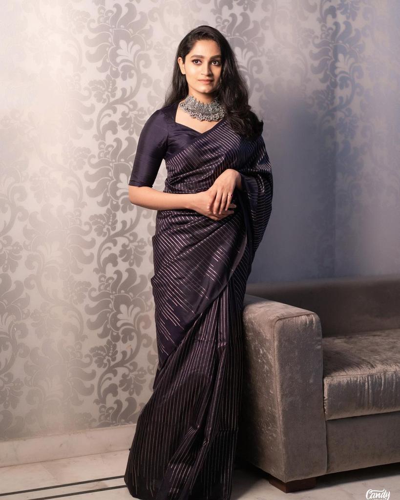 Prodigal Black Soft Silk Saree With Beguiling Blouse Piece