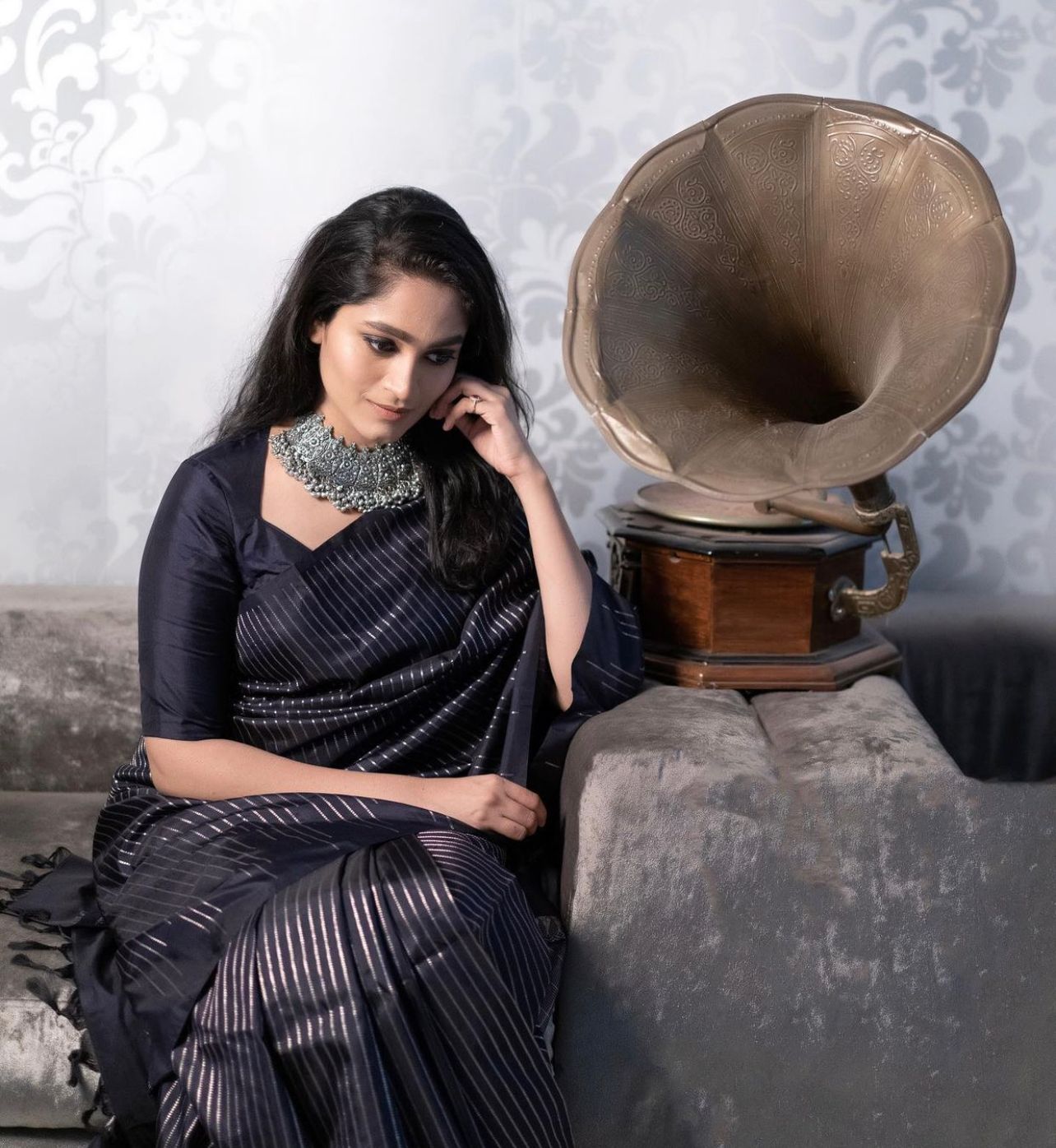 Prodigal Black Soft Silk Saree With Beguiling Blouse Piece