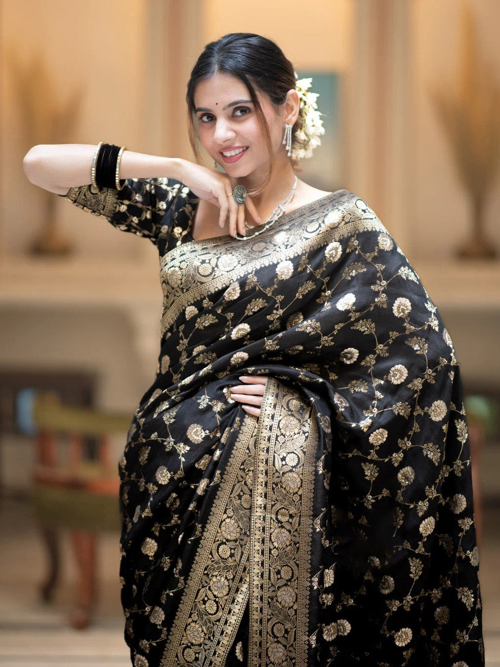 Alluring Black Soft Silk Saree With Amazing Blouse Piece