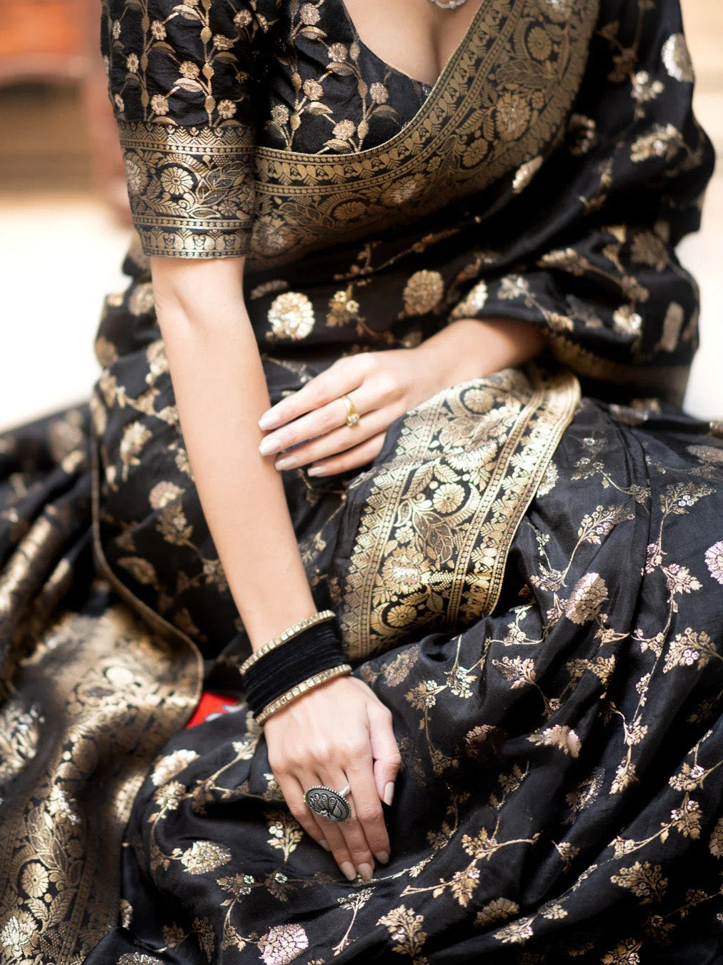 Alluring Black Soft Silk Saree With Amazing Blouse Piece