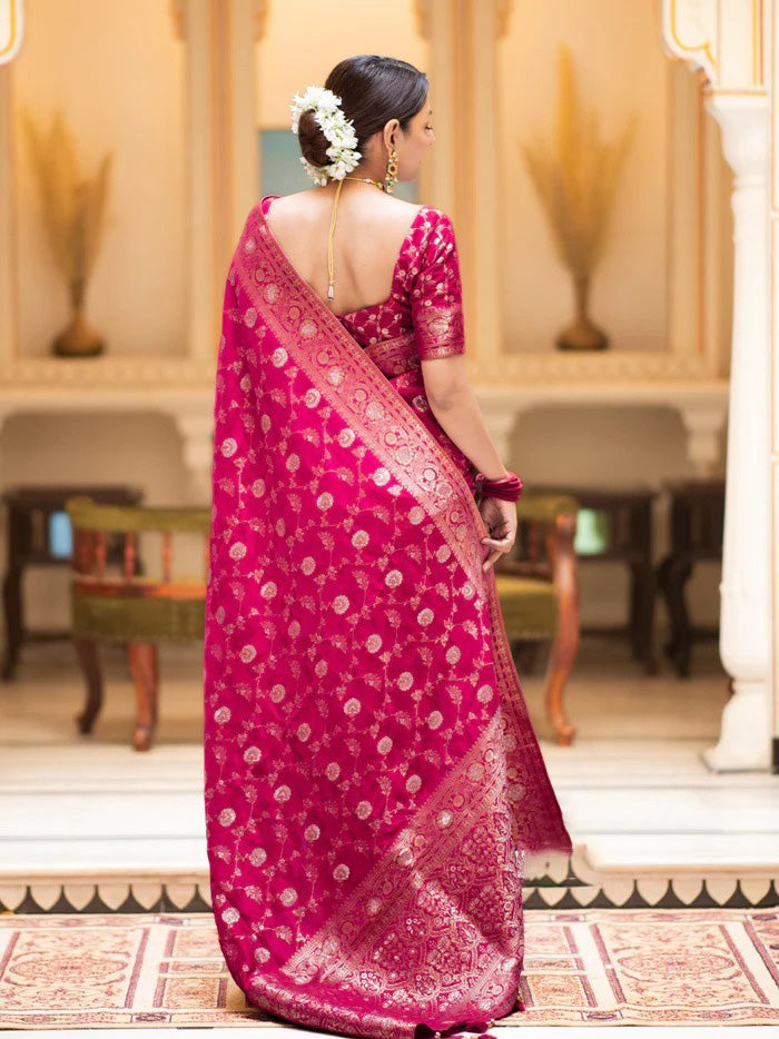 Arresting Dark Pink Soft Silk Saree With Desultory Blouse Piece