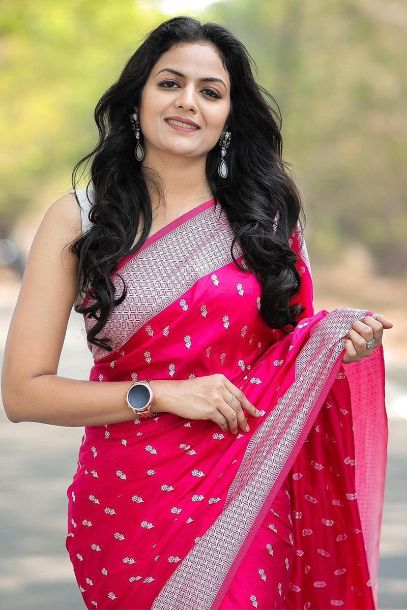 Adorning Dark Pink Cotton Silk Saree With Prettiest Blouse Piece