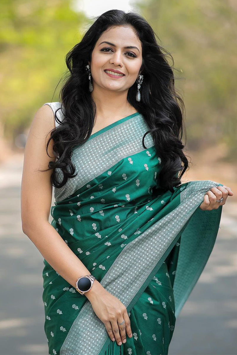 Splendorous Green Cotton Silk Saree With Rhapsodic Blouse Piece