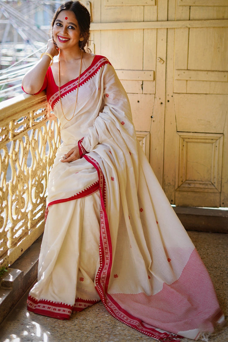 Sizzling Off White Cotton Silk Saree With Flamboyant Blouse Piece