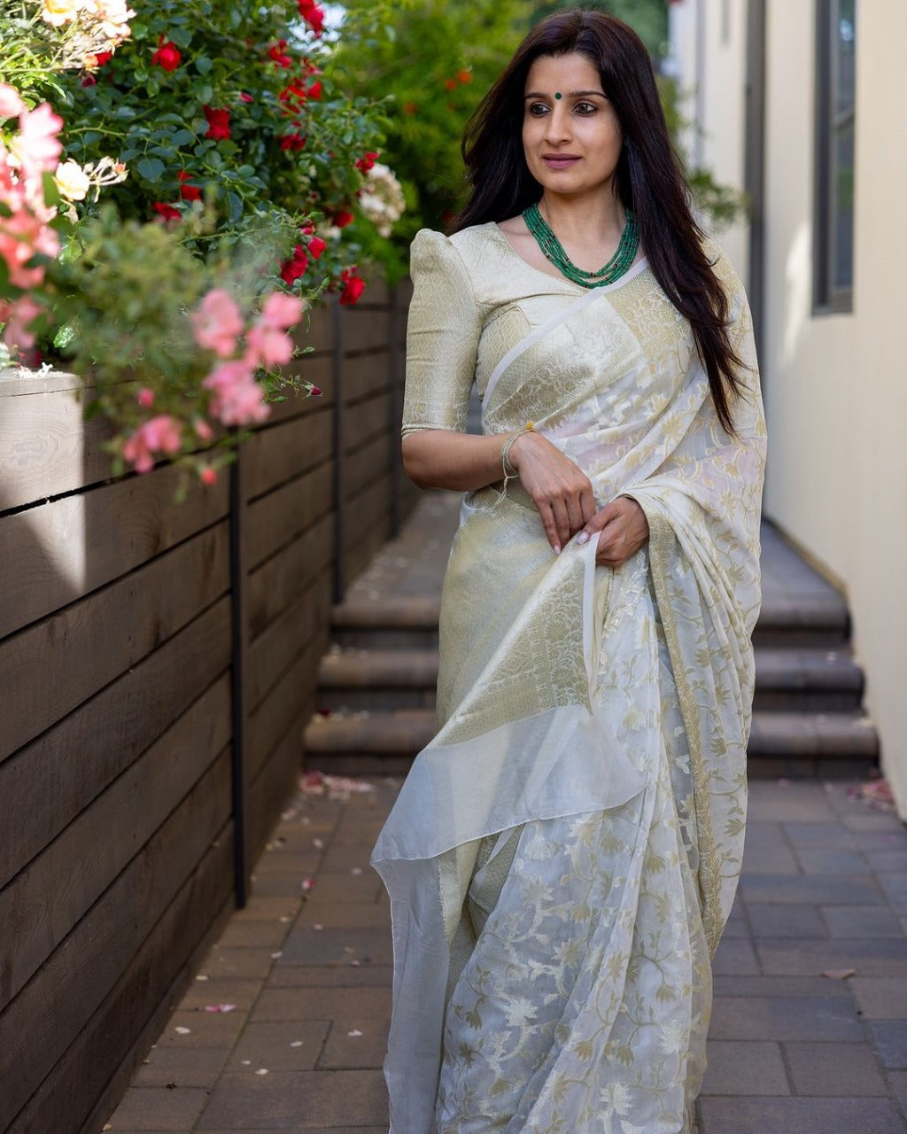 Glorious Beige Cotton Silk Saree With Demure Blouse Piece