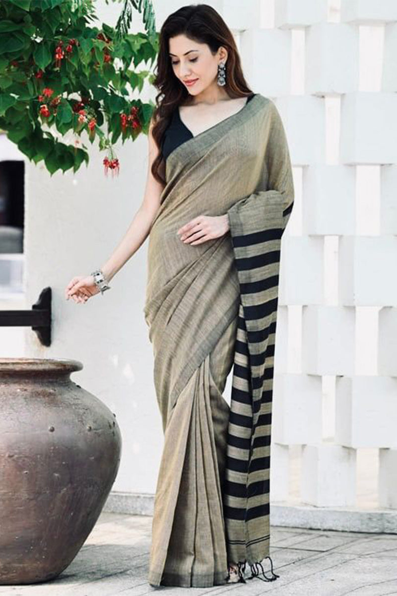 Flamboyant Grey Cotton Silk Saree With Bucolic Blouse Piece