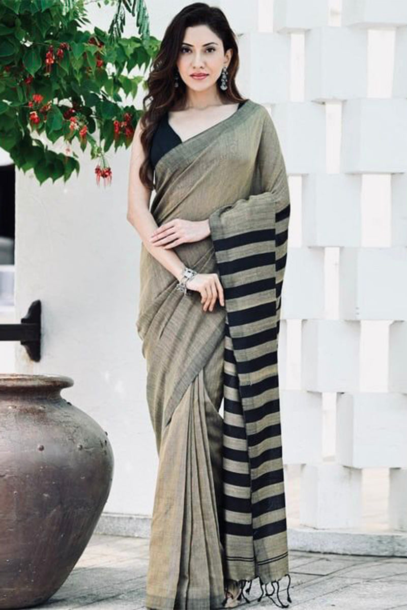 Flamboyant Grey Cotton Silk Saree With Bucolic Blouse Piece