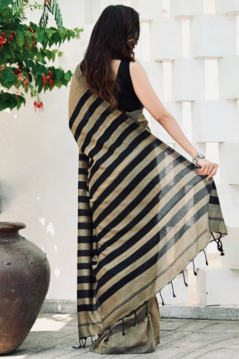 Flamboyant Grey Cotton Silk Saree With Bucolic Blouse Piece