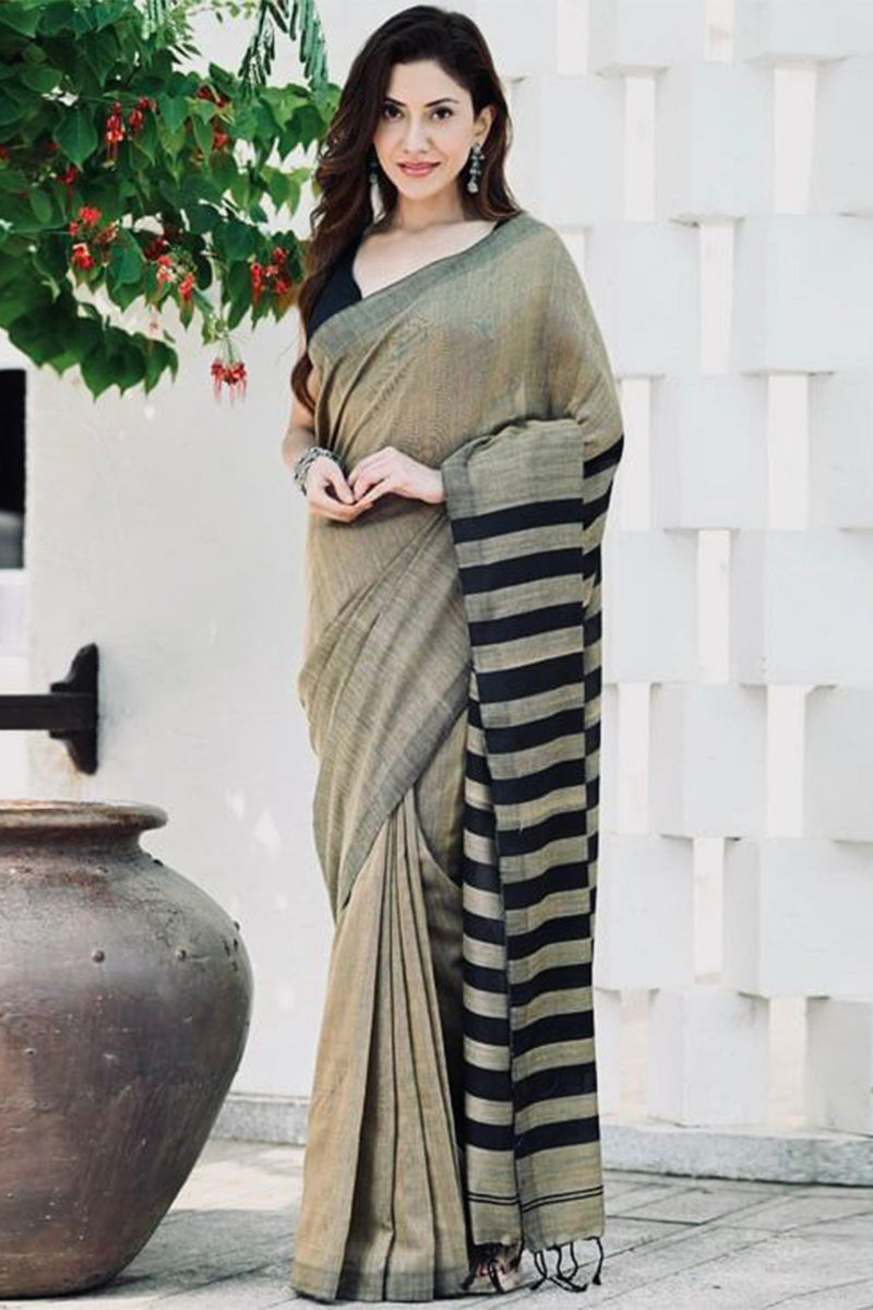 Flamboyant Grey Cotton Silk Saree With Bucolic Blouse Piece