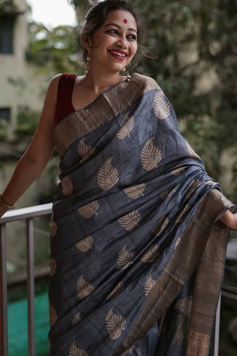 Blooming Grey Linen Silk Saree With Super classy Blouse Piece