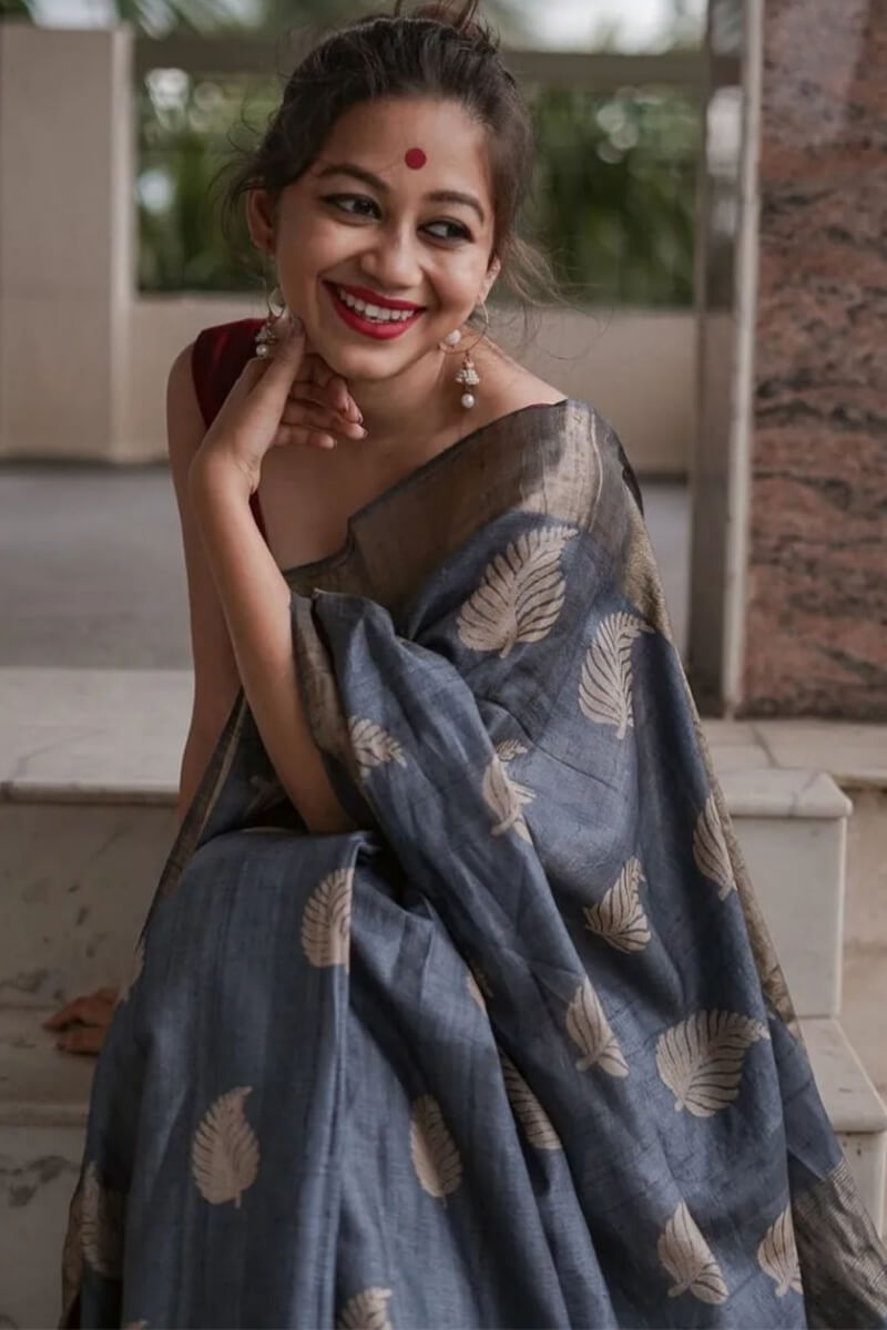 Blooming Grey Linen Silk Saree With Super classy Blouse Piece