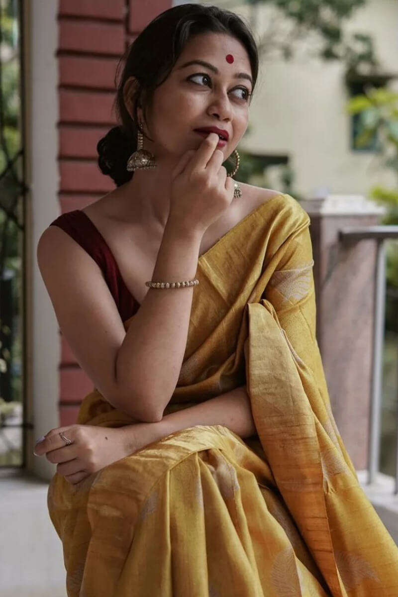 Appealing Mustard Linen Silk Saree With Exquisite Blouse Piece