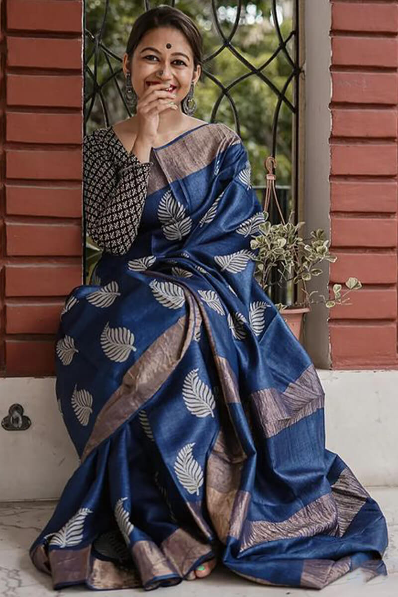 Effulgent Navy Blue Linen Silk Saree With Attractive Blouse Piece