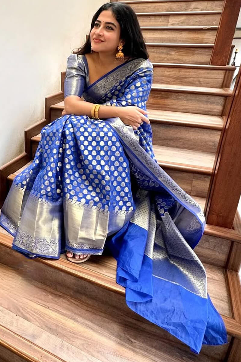 Enigmatic Royal Blue Soft Silk Saree With Engaging Blouse Piece