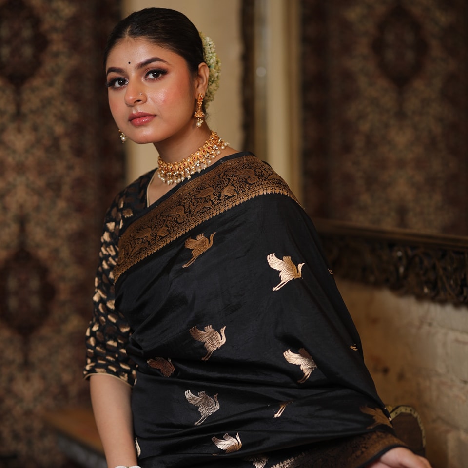 Woebegone Black Soft Silk Saree With Felicitous Blouse Piece