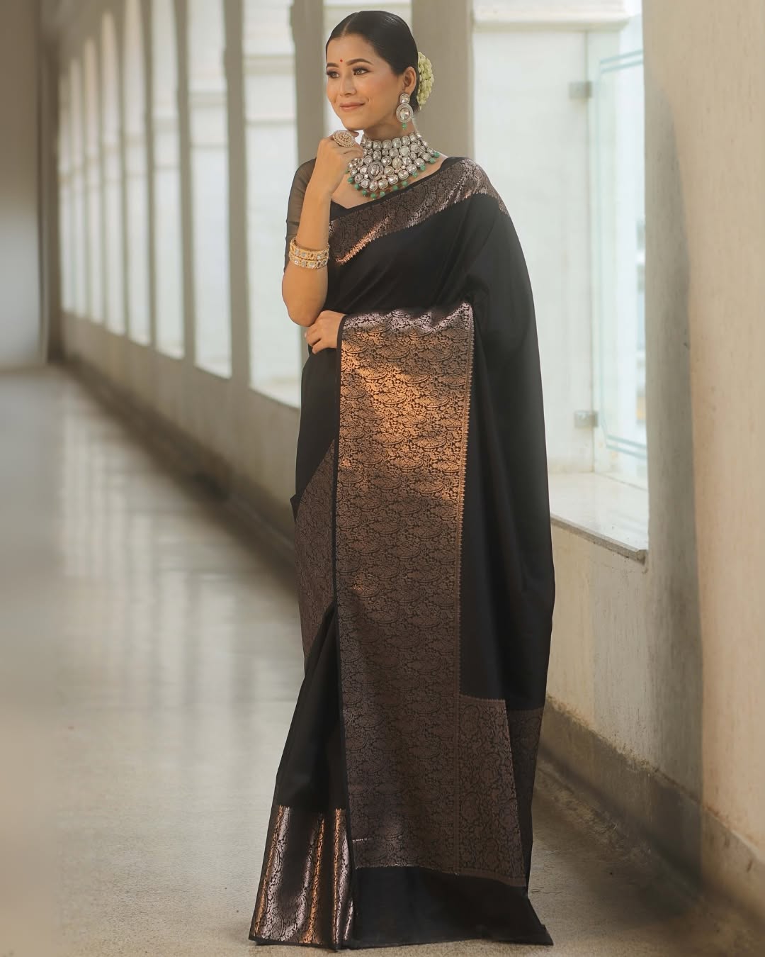 Beauteous Black Soft Silk Saree With Twirling Blouse Piece