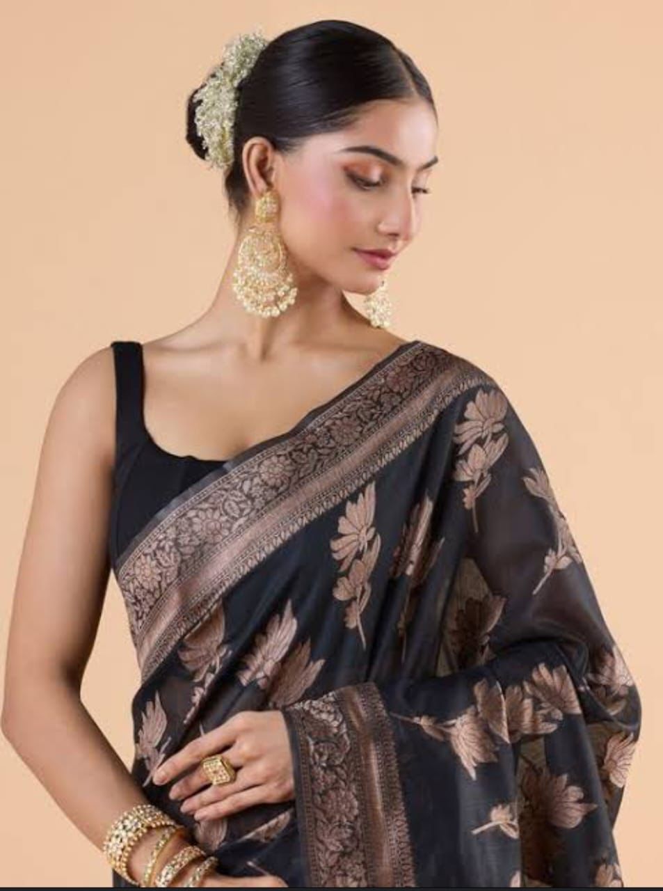 Wonderful Black Soft Silk Saree With Smart Blouse Piece