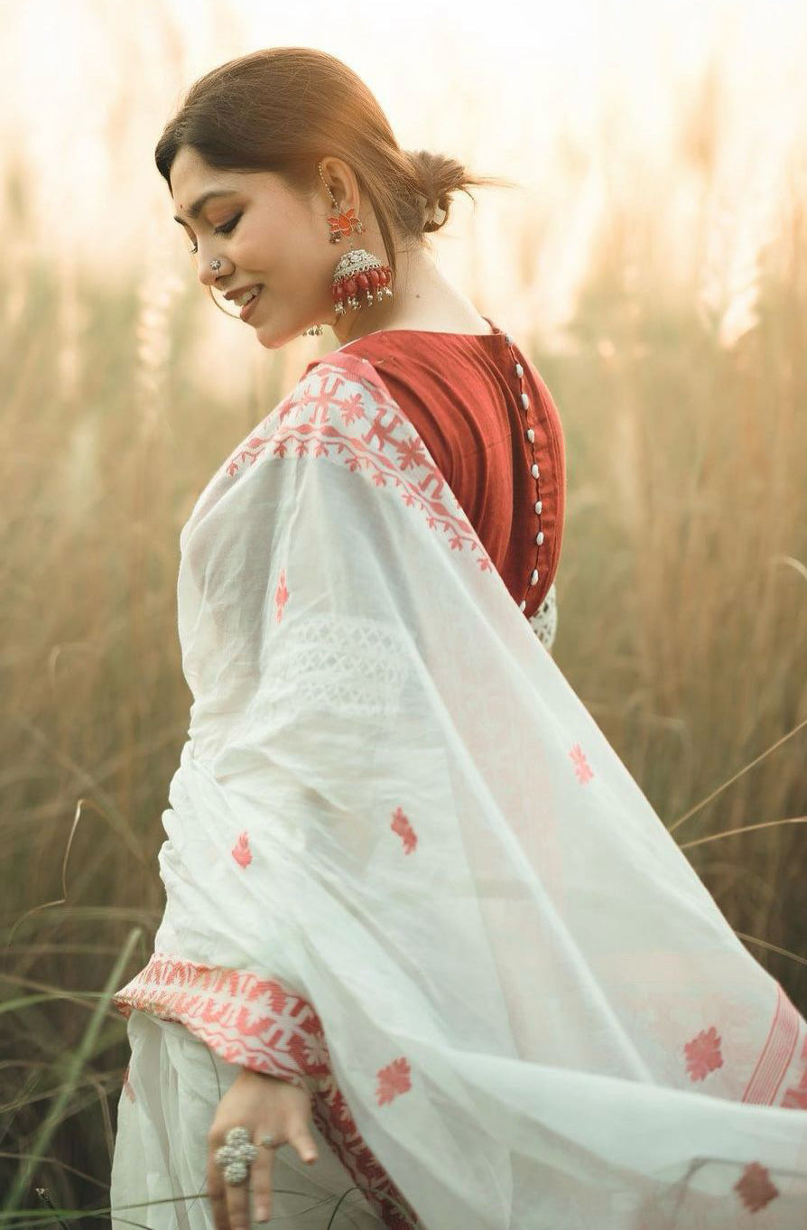 Sizzling White Cotton Silk Saree With Prominent Blouse Piece