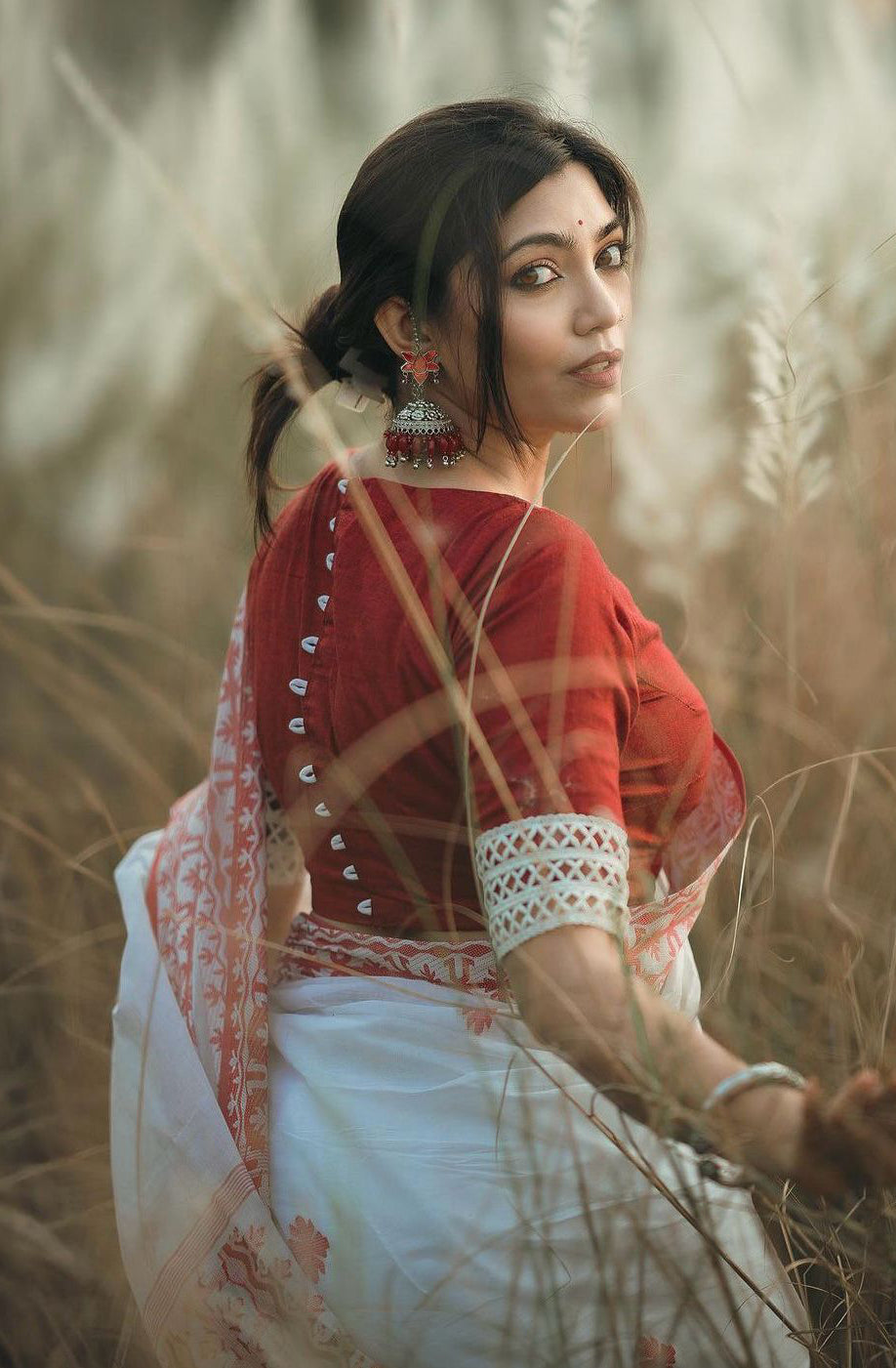 Sizzling White Cotton Silk Saree With Prominent Blouse Piece