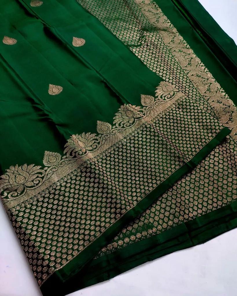 Denouement Dark Green Soft Silk Saree With Quixotic Blouse Piece