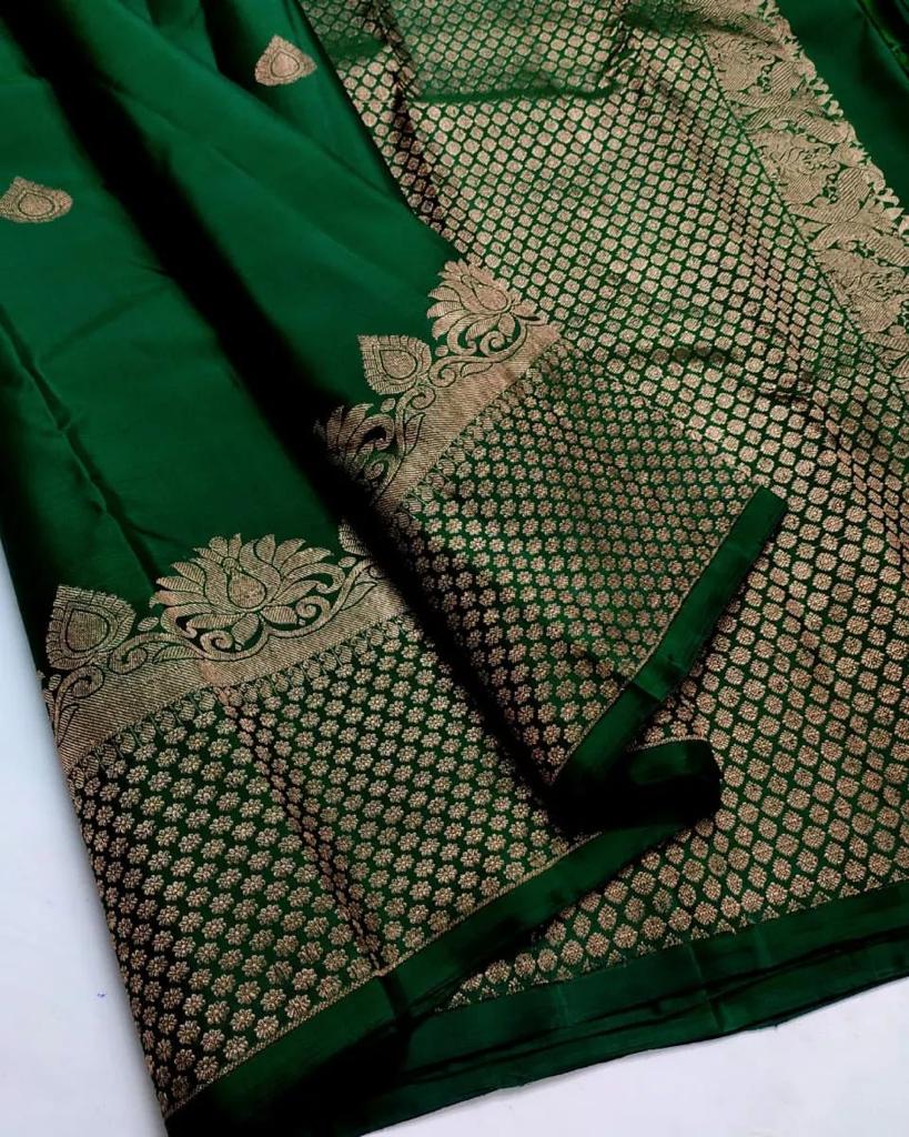 Denouement Dark Green Soft Silk Saree With Quixotic Blouse Piece