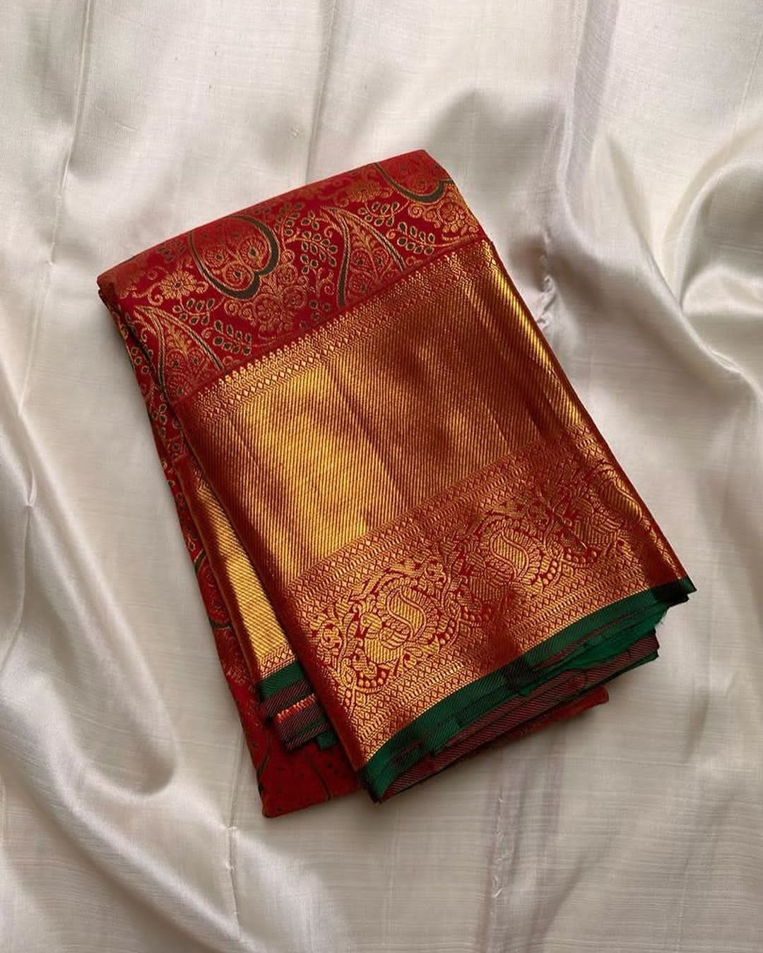 Divine Red Soft Silk Saree With Inspiring Blouse Piece