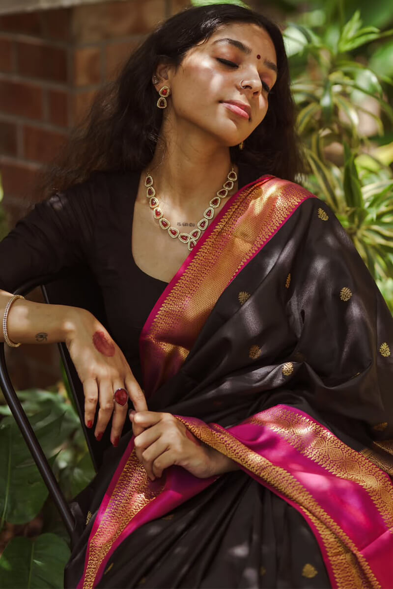 Ravishing Black Soft Silk Saree With Entrancing Blouse Piece