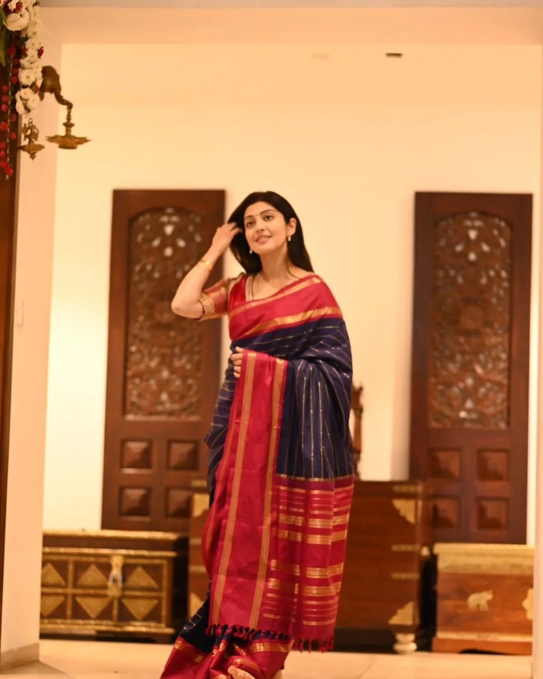 Groovy Navy Blue Soft Silk Saree With Exquisite Blouse Piece