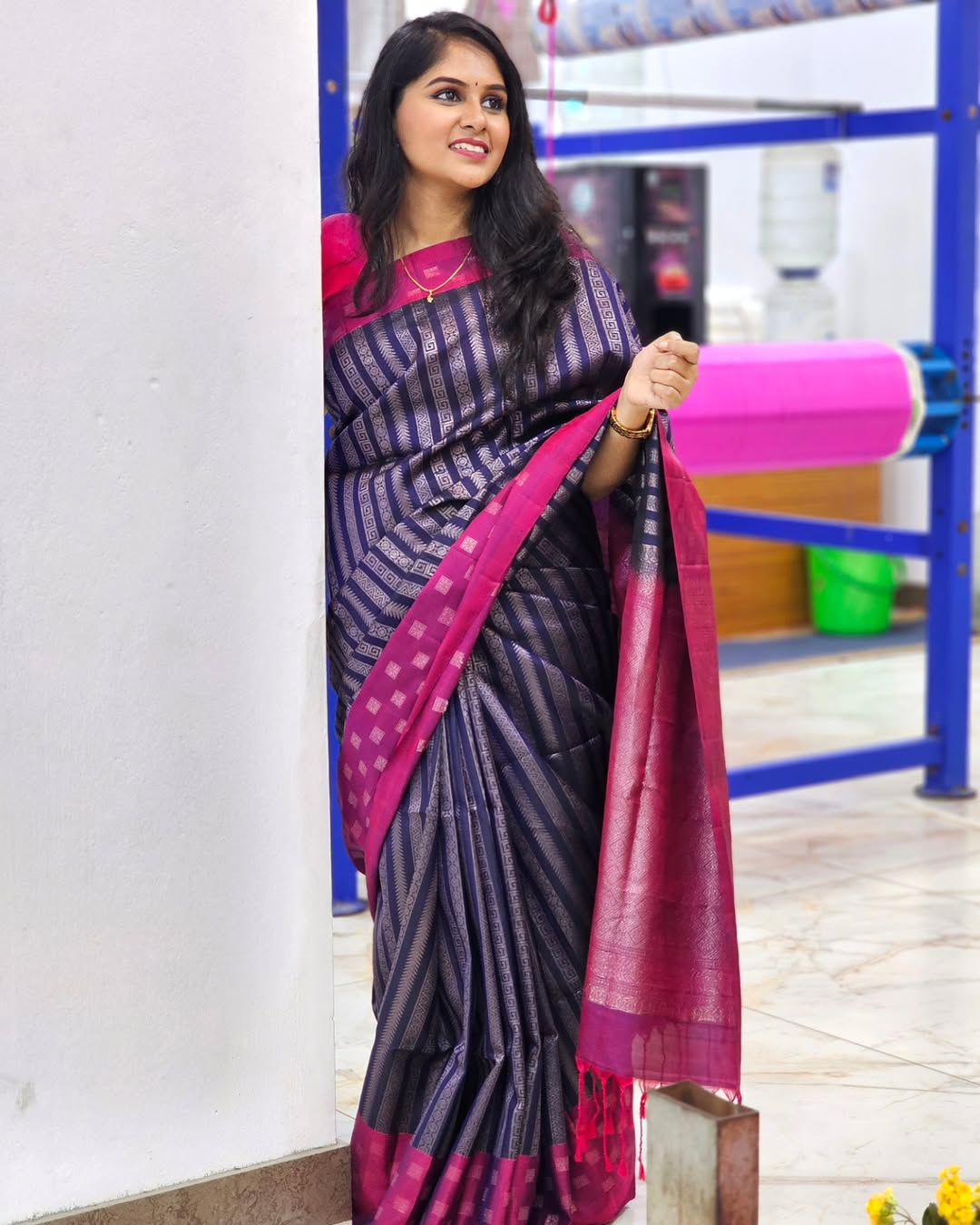 Refreshing Navy Blue Soft Silk Saree With Hypnotic Blouse Piece