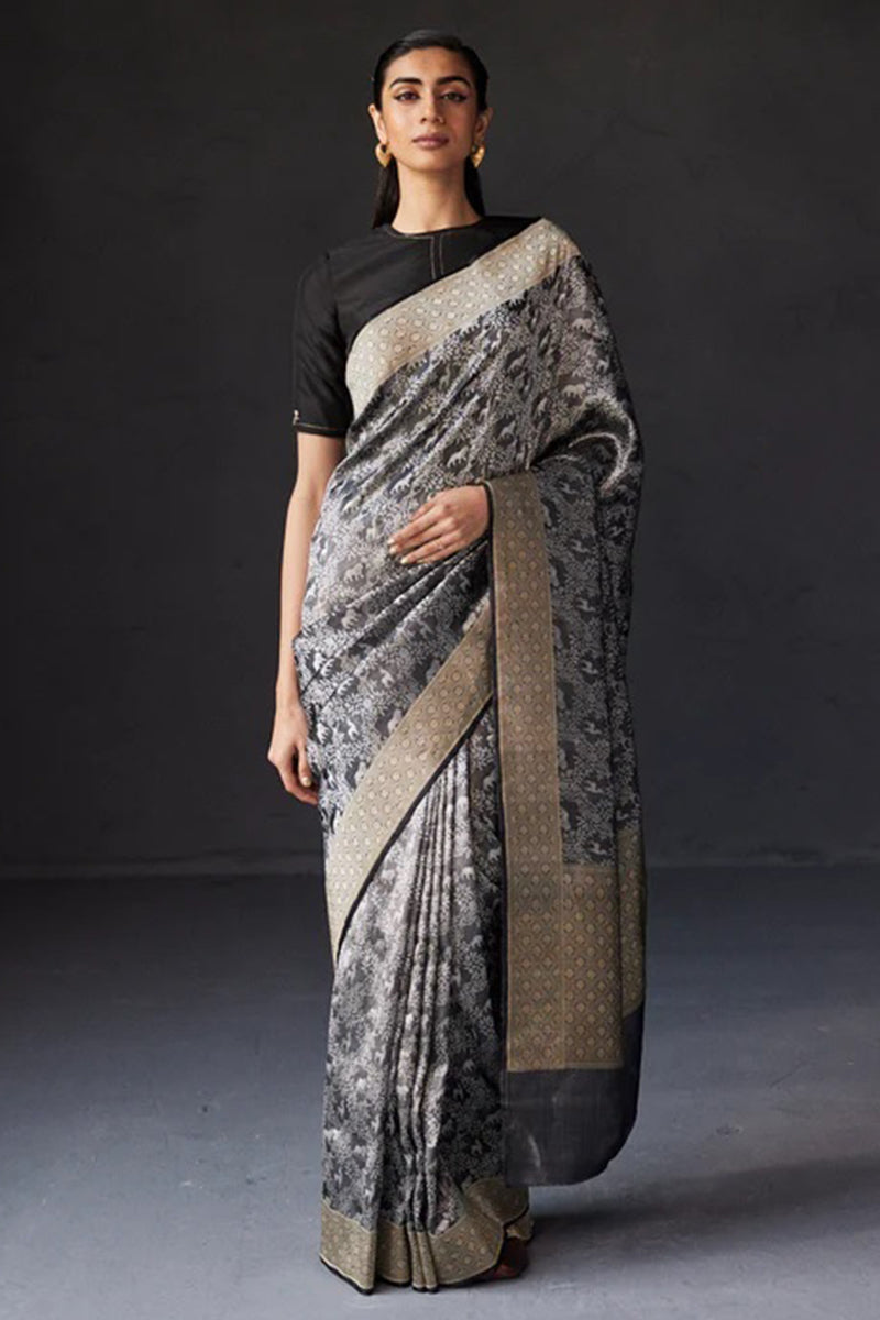 Appealing Black Soft Silk Saree With Ravishing Blouse Piece