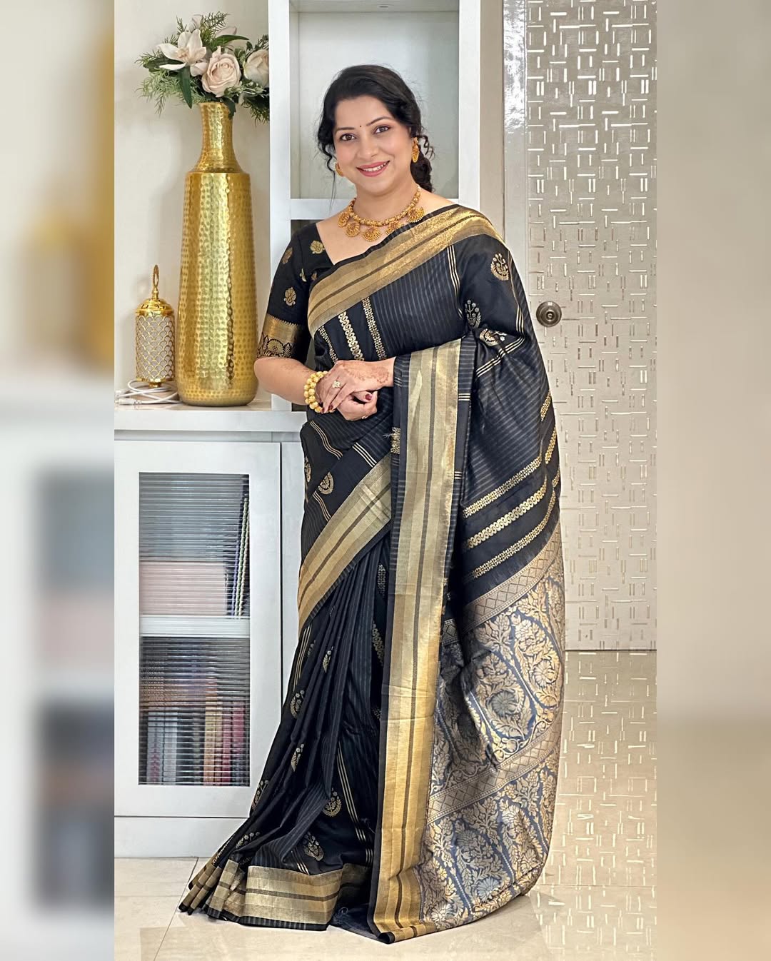 Impressive Black Soft Silk Saree With Prominent Blouse Piece