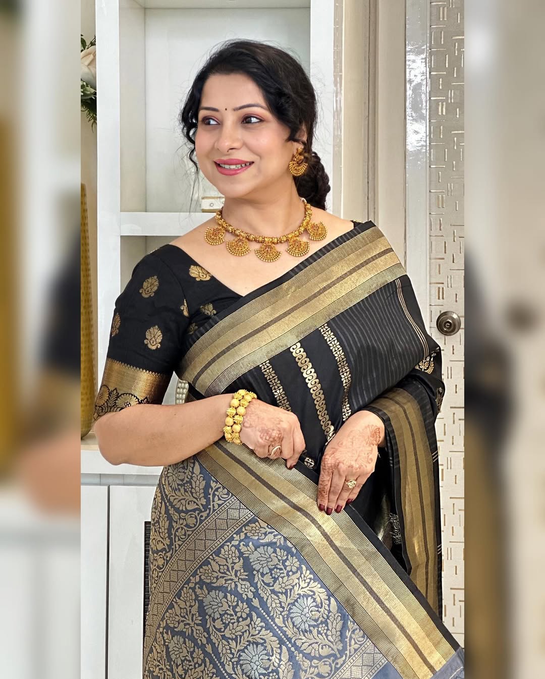 Impressive Black Soft Silk Saree With Prominent Blouse Piece