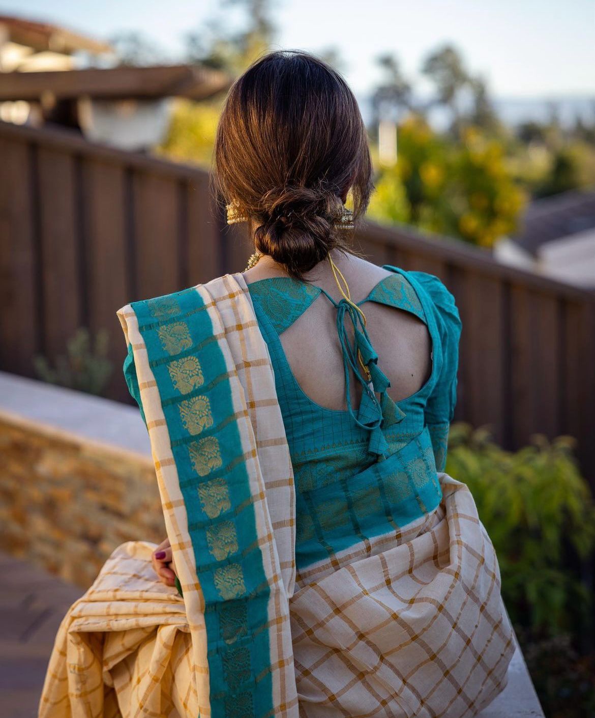 Arresting Beige Soft Silk Saree With Enticing Blouse Piece