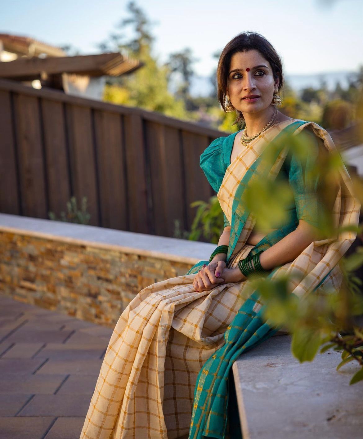 Arresting Beige Soft Silk Saree With Enticing Blouse Piece