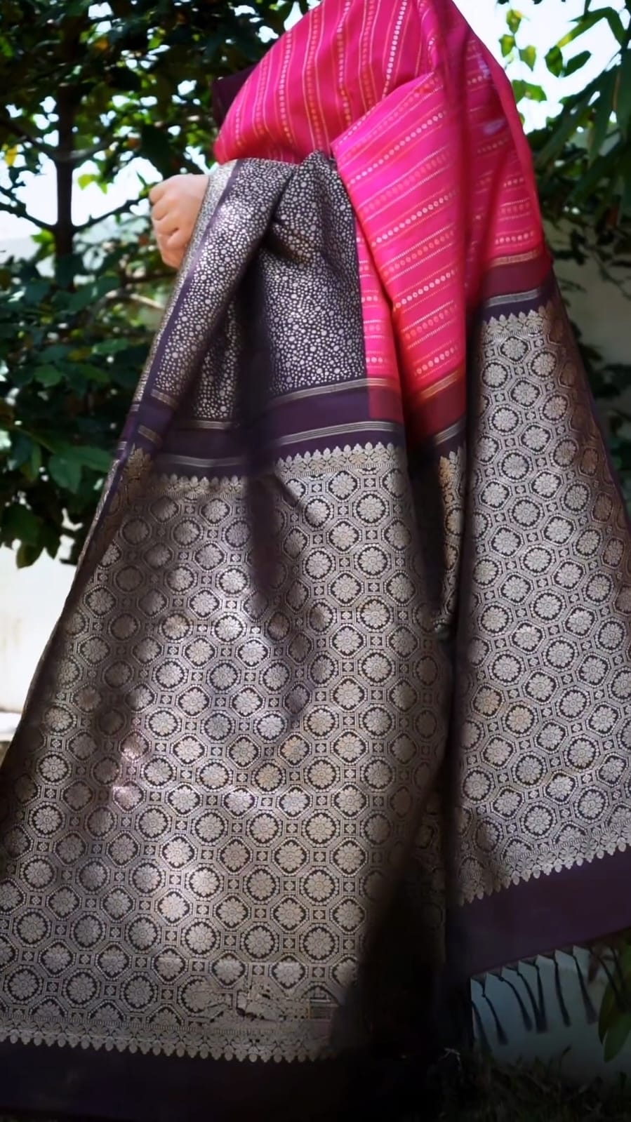 Brood Dark Pink Soft Silk Saree With Gratifying Blouse Piece