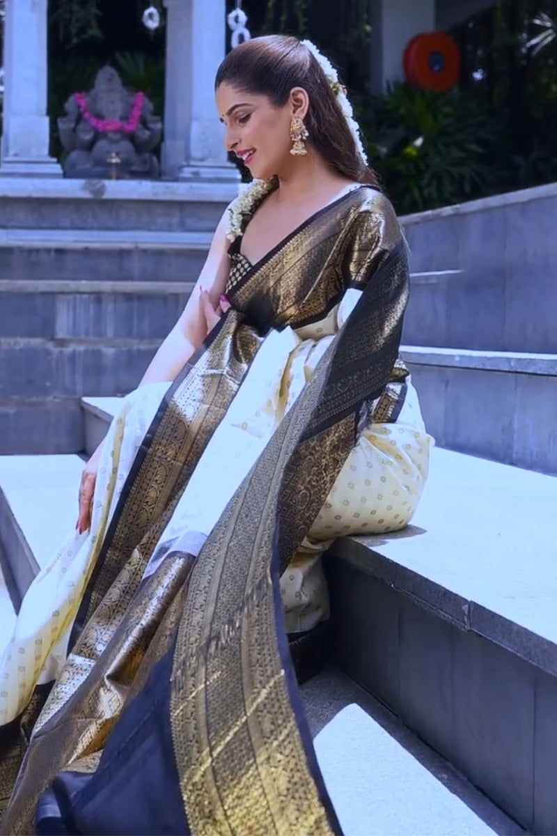 Enamoring Off White Soft Silk Saree With Lovely Blouse Piece