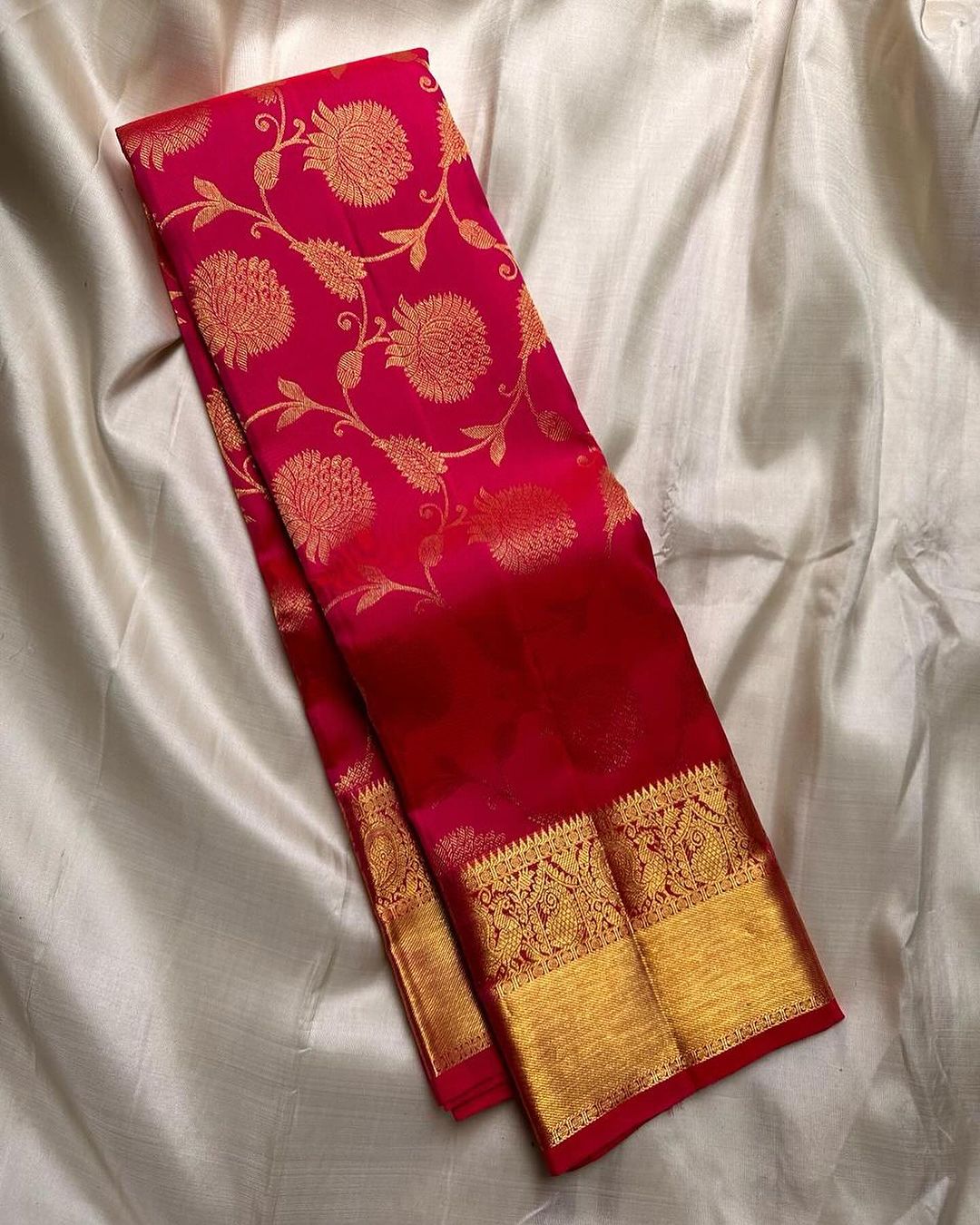 Phenomenal Red Soft Banarasi Silk Saree With Entrancing Blouse Piece