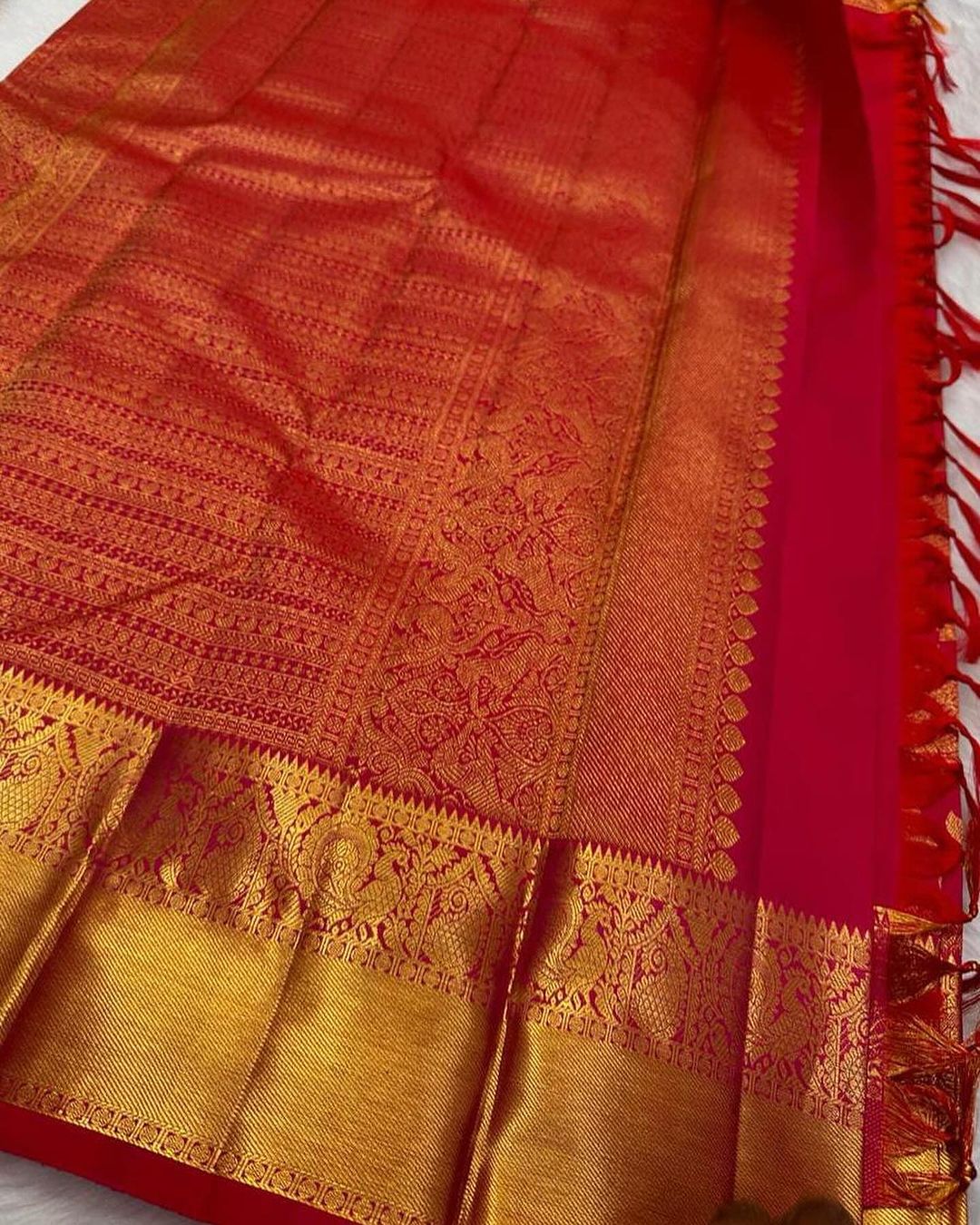 Phenomenal Red Soft Banarasi Silk Saree With Entrancing Blouse Piece