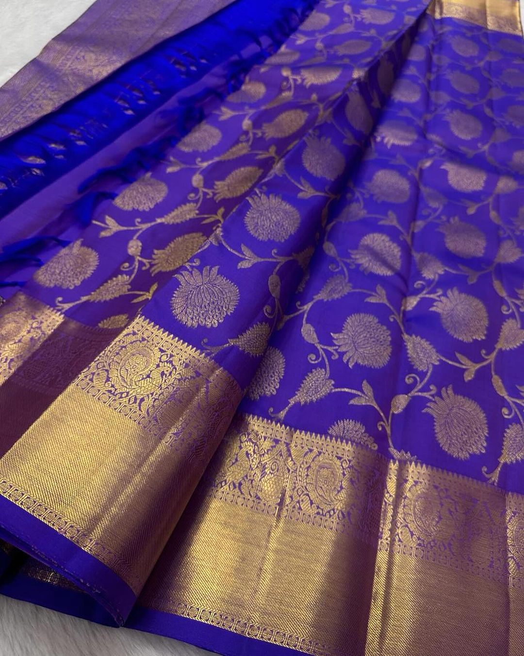 Dissemble Royal Blue Soft Banarasi Silk Saree With Luxuriant Blouse Piece