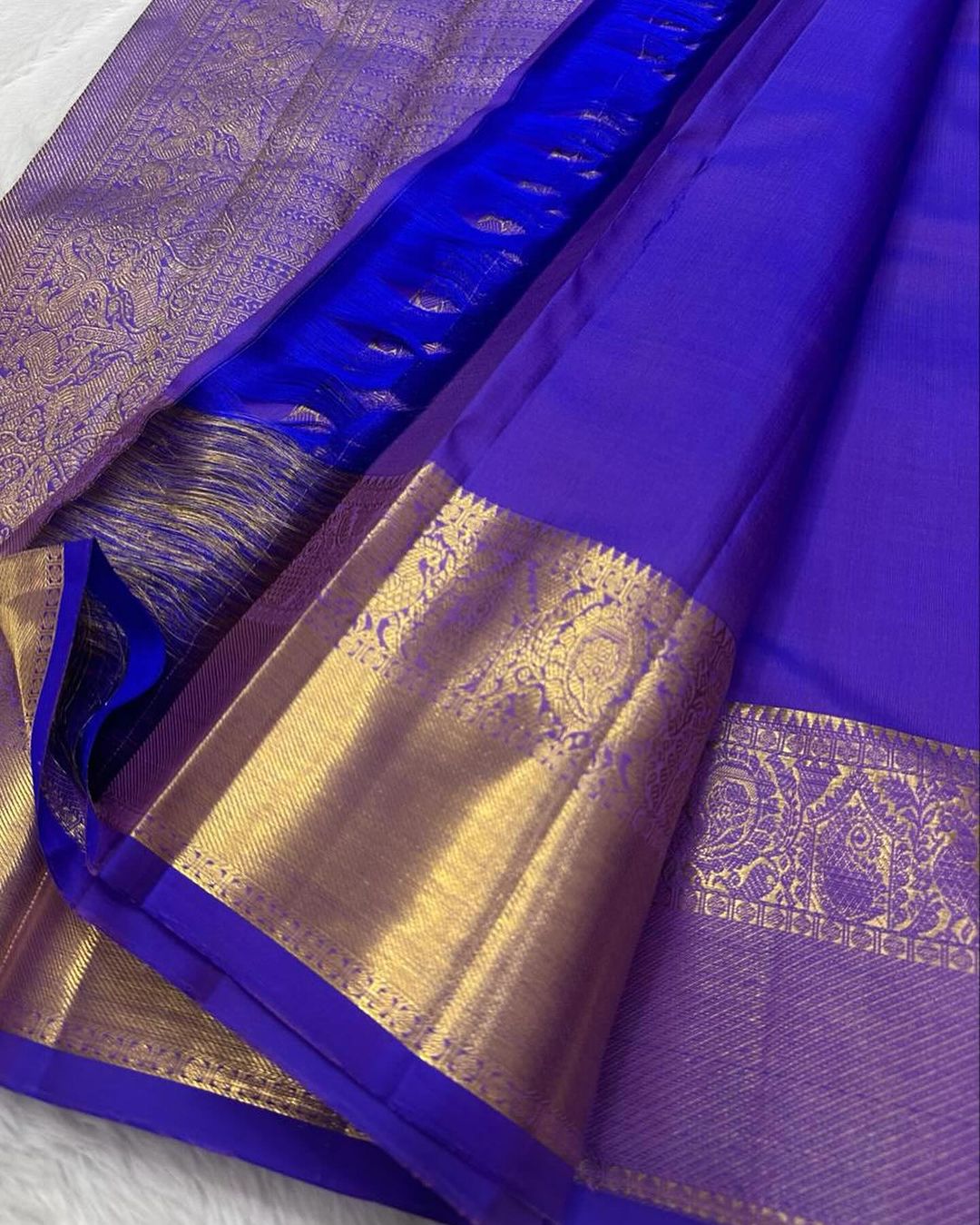 Dissemble Royal Blue Soft Banarasi Silk Saree With Luxuriant Blouse Piece