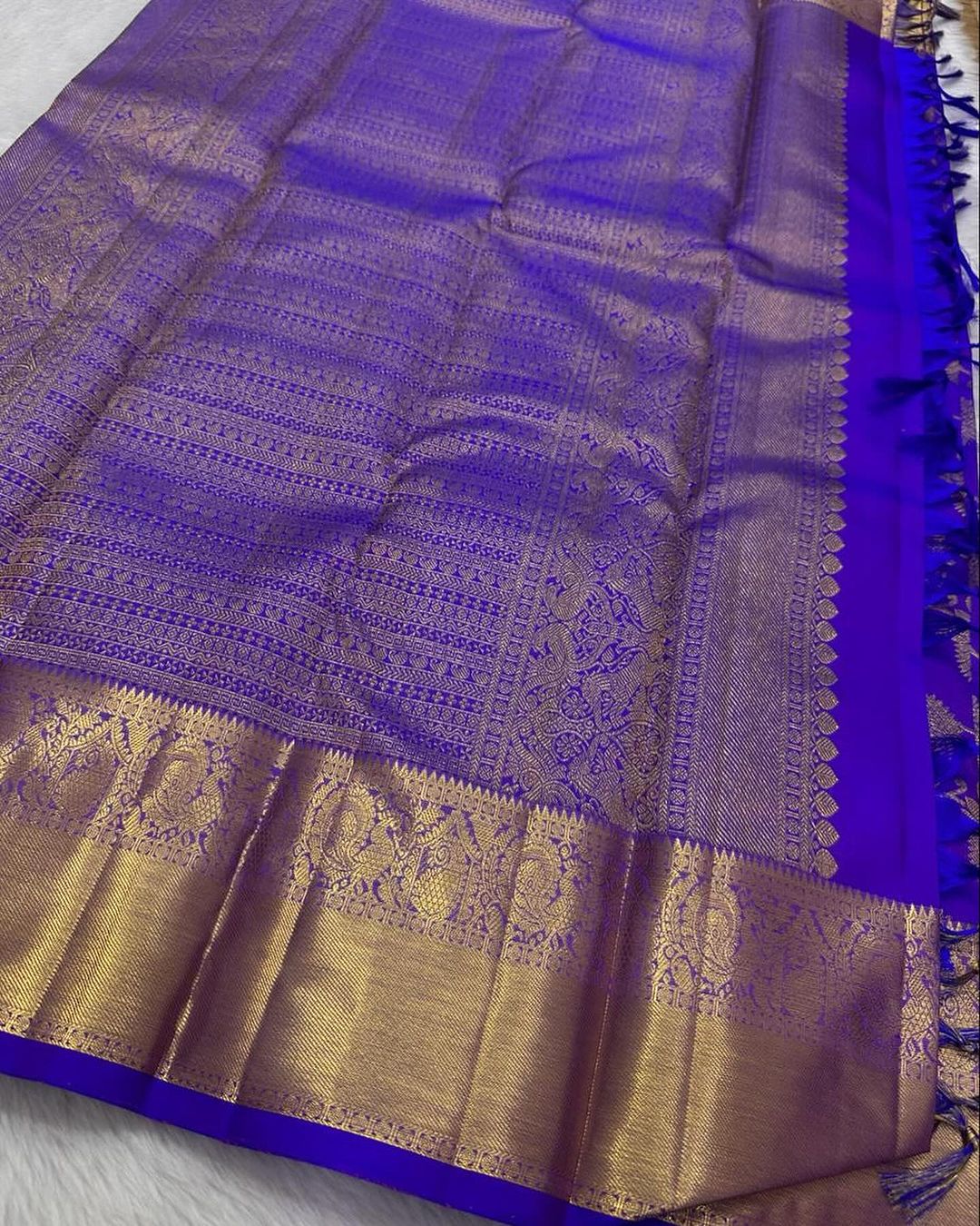 Dissemble Royal Blue Soft Banarasi Silk Saree With Luxuriant Blouse Piece